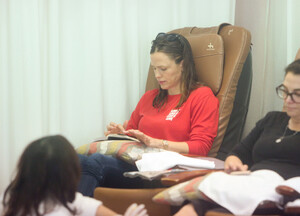 Jennifer+Garner+gets+mani+pedi+B2EaakqeFc4x.jpg