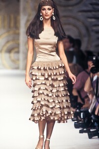 784889046_Valentino1993WomenRTW57.thumb.jpg.d75f08b077303b25e3798edf4a735d81.jpg