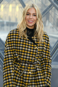 Louis+Vuitton+Photocall+Paris+Fashion+Week+VHf3DksaW_Kx.jpg