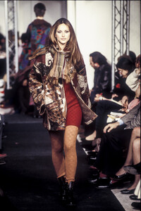 808185880_Missoni1993WomenRTW38.thumb.jpg.57e3f4c53137c850e0ec8cbb5fb66e25.jpg