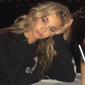 iamcarolinamarie - BsohYBUltIV.jpg