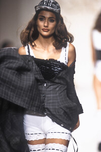 822425012_ChantalThomass1992WomenRTW95.thumb.jpg.8f254bbff26679cdf7bf44c2be06aeef.jpg