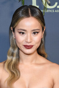 839289030_JamieChung2019WinterTCATourFOXArrivalsRsCCFnUD8KKx.thumb.jpg.254d3c8521be884eab1539dc7b177f3b.jpg