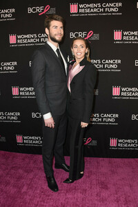 Miley+Cyrus+Women+Cancer+Research+Fund+Unforgettable+Ow230Uq1YYJx.jpg