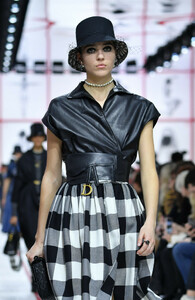 Christian+Dior+Runway+Paris+Fashion+Week+Womenswear+QnjS3Wgt7R8x.jpg