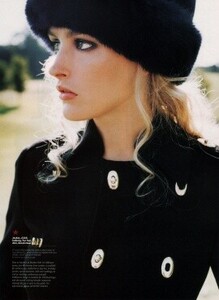lores_Lydia Koeppel__Pictures__Editorials__Cosmo UK - Grace Huang_Cosmo UK-Grace Huang_0002.jpg
