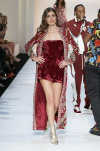 939987440_SherriHillNewYorkFashionWeekFebruary1cU17Bz_223x.thumb.jpg.3cef11bed57a40b83422c4116cf9dc2f.jpg