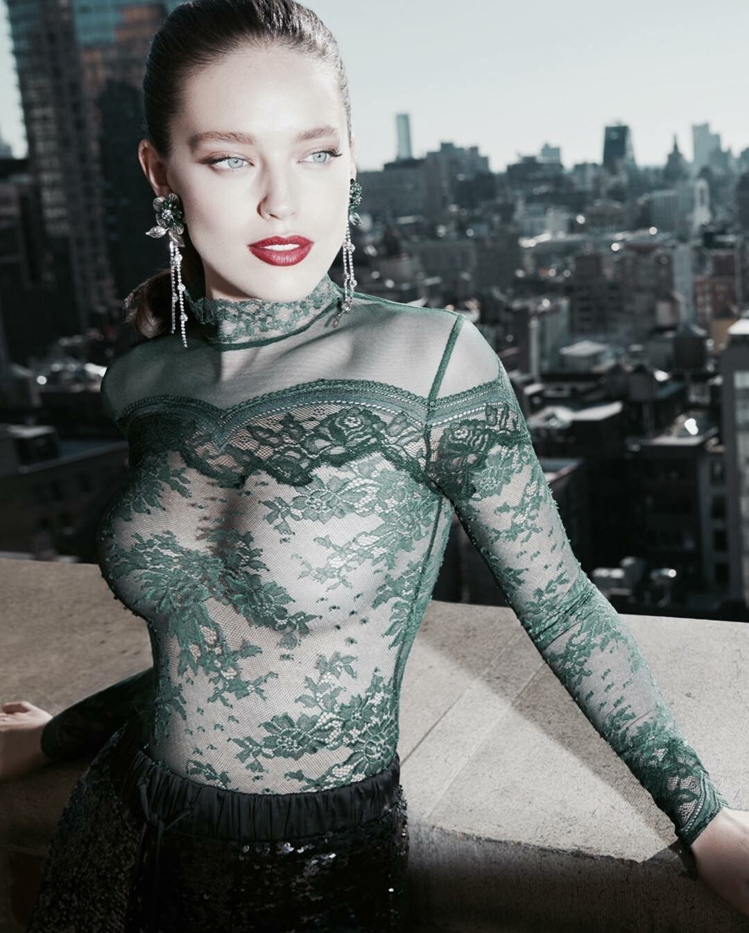 https://www.bellazon.com/main/uploads/monthly_2019_03/944196647_EmilyDidonato-LaCloverSS2019d.jpg.ef1f3d2eba30b6352807e9d06ac5e8d3.jpg