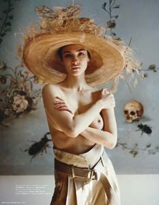 95182abeac21808a63723044e02e6eaf74b2ec49_vogue_ewydanie_numer_13_page_187.thumb.jpg.51d6ab214355c7e18f556abcf6599a73.jpg