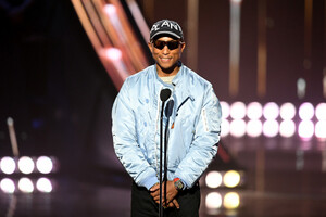 Pharrell+Williams+2019+iHeartRadio+Music+Awards+yvqj6UrQOBax.jpg