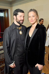Bar+Refaeli+Roger+Vivier+Day+Dream+Vivier+2ukqCnGwjpsx.jpg