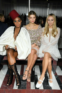 Pixie+Geldof+Giambattista+Valli+Front+Row+4mYVYUCkR6xx.jpg