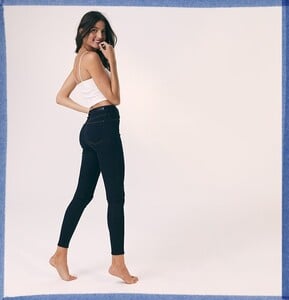 A-20190214-USCA-D-HP-w-jeans.jpg