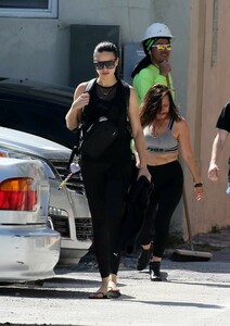 Adriana-Lima_-Leaving-her-workout-in-Miami--01.jpg
