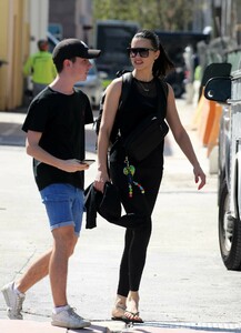 Adriana-Lima_-Leaving-her-workout-in-Miami--03.jpg