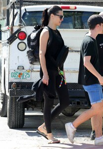 Adriana-Lima_-Leaving-her-workout-in-Miami--05.jpg