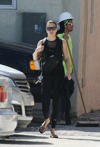 Adriana-Lima_-Leaving-her-workout-in-Miami--07.jpg