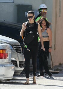 Adriana-Lima_-Leaving-her-workout-in-Miami--09.jpg