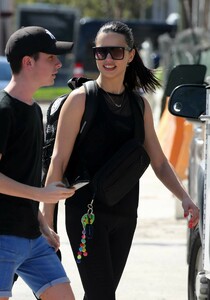 Adriana-Lima_-Leaving-her-workout-in-Miami--13.jpg