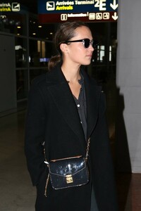 Alicia-Vikander_-Arriving-at-Charles-de-Gaulle-Airport--06.thumb.jpg.f395b8fe22f3e53871f6201d07e13653.jpg