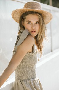 Alina-82.thumb.jpg.9fdb8eda826b95fcd9c334e1a71cd6d0.jpg
