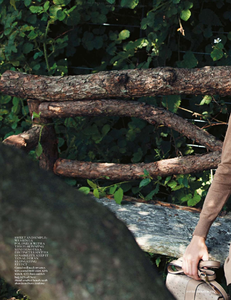 Armstrong_Vogue_UK_October_2013_05.thumb.png.95323c6123eb0226a26acfa8892a8c64.png