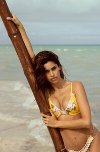 Capittana_-_Greta_Yellow-2_56757b7f-3d72-4923-806f-1f51f2ea3f7c.jpg