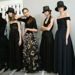 Faretta_Catwalk_190226_Dior_01_Backstage.thumb.jpg.3f1eb96e7a0867b64d7c8ac7babcc45b.jpg