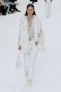 Faretta_Catwalk_190305_Chanel_1_Zw.thumb.jpg.e432d433b0a9b45f56b0015b87ad6a05.jpg