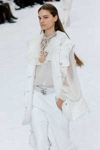 Faretta_Catwalk_190305_Chanel_2_Zw.thumb.jpg.bee29fd972f5a4660ff69b84065ad572.jpg