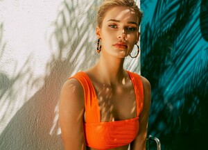 Frankies-Bikinis-Lookbook-1-Spring-Summer-7_2048x.thumb.jpg.ac98bcca792a67010bba1a92d5442a8b.jpg