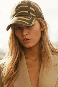HM-SS190013-vogueint-21Feb19-LachlanBailey.jpg