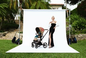 Karolina-Kurkova-Cybex-Campaign03.thumb.jpg.29dcc38518ad04e20eb65d248b7d0132.jpg