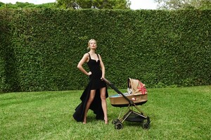 Karolina-Kurkova-Cybex-Campaign05.thumb.jpg.128b46ff1c870a62cde33da91172b90d.jpg