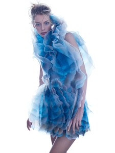 Lauren_Vogue_Couture_4399_oqtepp.thumb.jpeg.8a3d2a3fa96fb5c7495f3541583502b6.jpeg