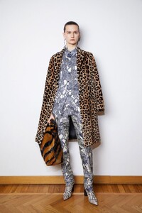 Roberto-Cavalli-Pre-Fall-18-11-683x1024.jpg