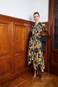 Roberto-Cavalli-Pre-Fall-18-3-683x1024.jpg