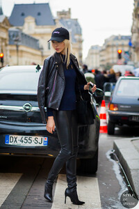 Soo-Joo-Park-by-STYLEDUMONDE-Street-Style-Fashion-Photography0E2A1306-700x1050@2x.jpg
