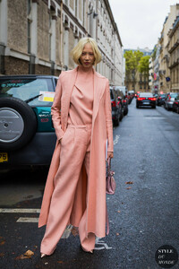 Soo-Joo-Park-by-STYLEDUMONDE-Street-Style-Fashion-Photography_48A9156-700x1050@2x.jpg