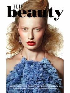 Stephanie-Hall-Beauty01.thumb.jpg.da7097a60c2961040bc33244d75e3192.jpg