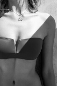 The_Strapless_detail_4b3aee53-cc7d-4f15-860b-e8ec4f71f369_1296x1942_crop_center.thumb.jpg.4d08e35b882a92bcaa0cd28326065064.jpg