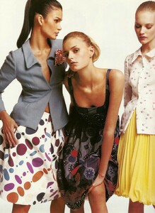 Twice_Romantic_Vogue_Italia_April_2001_3.jpg