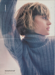 WFashionEurope06-0794Sweater01.thumb.jpg.732e8cfacb0a4bce2681950e94e80bb4.jpg