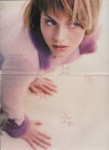 WFashionEurope06-0794Sweater06.thumb.jpg.6a0a32ccf13f7744fdd3973e5b067041.jpg