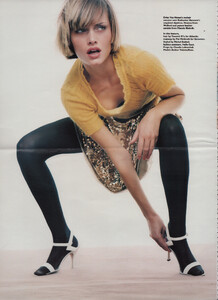 WFashionEurope06-0794Sweater07.thumb.jpg.d51651e1e806626291995b6dec571ace.jpg