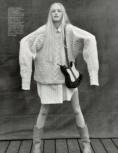 Weber_Vogue_UK_October_2013_04.thumb.png.8a0a24f46f48d34adda74aa030343b05.png