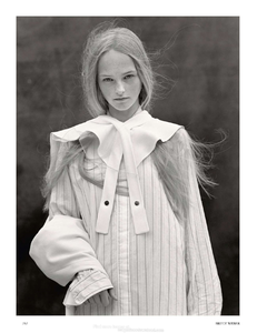 Weber_Vogue_UK_October_2013_07.thumb.png.5c2231d107d57c26a637ba032dc432dd.png