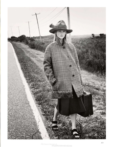 Weber_Vogue_UK_October_2013_20.thumb.png.d4751056e8eacb5590248dbd6af10ee8.png