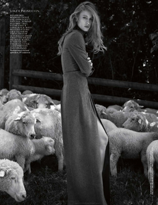 Yemchuk_Vogue_UK_October_2013_05.thumb.png.35233422fc50bb49caa8d51751322b23.png