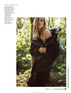 Yemchuk_Vogue_UK_October_2013_07.thumb.png.56cd81975138161aa0a92c016a647aef.png